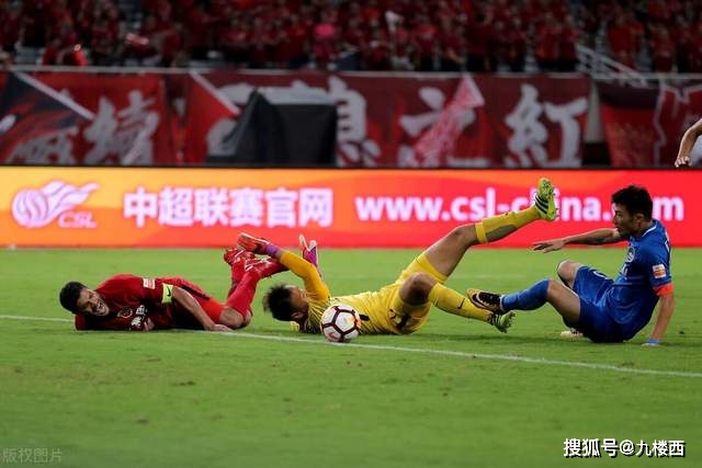 阿斯：卡萨多想以租借形式离队，他不放弃回归巴萨一线队的希望
